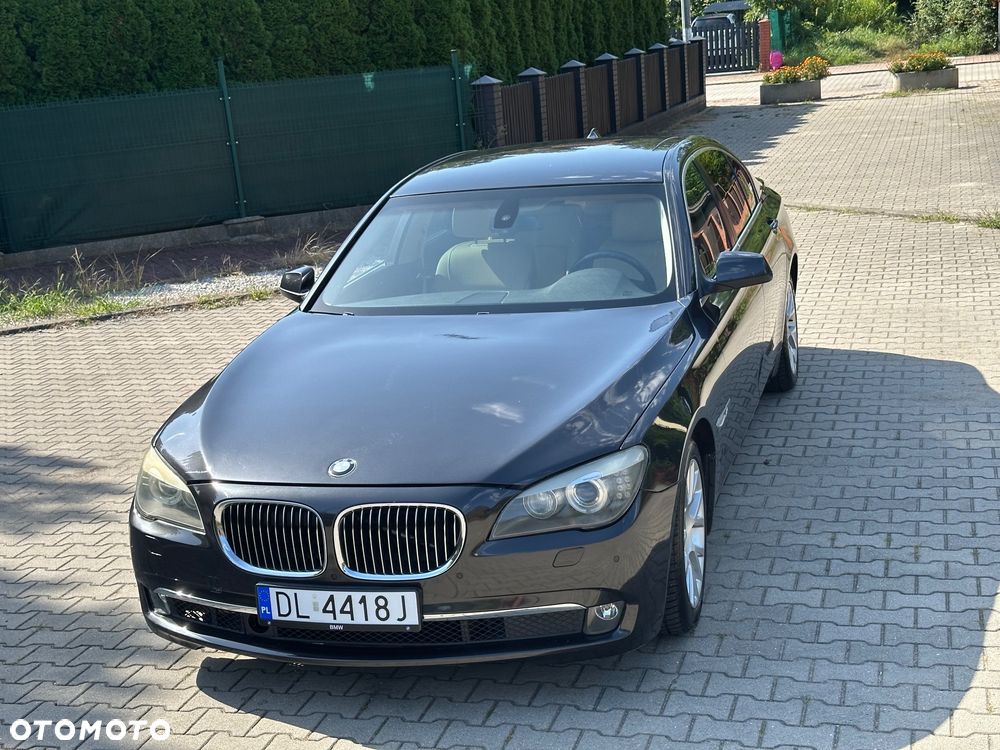 BMW Seria 7 740i - 4