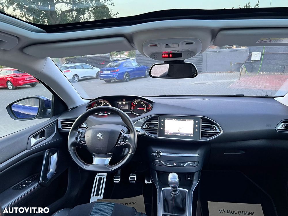 Peugeot 308 1.2 L PureTech Turbo S&S Allure - 12