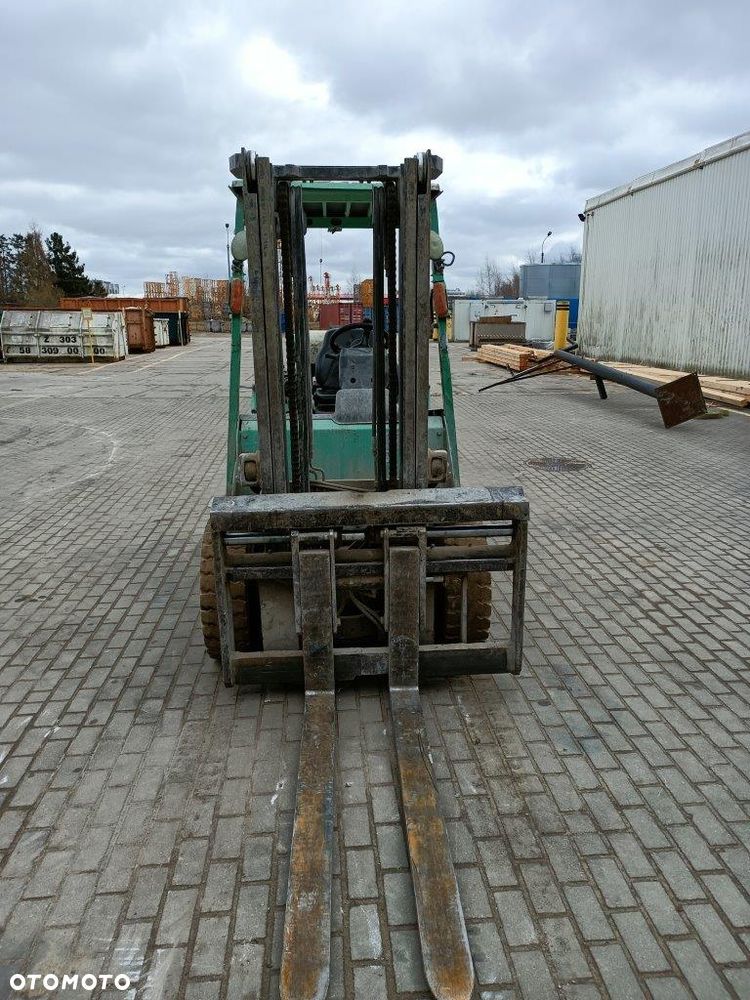 Mitsubishi FG30N - 2