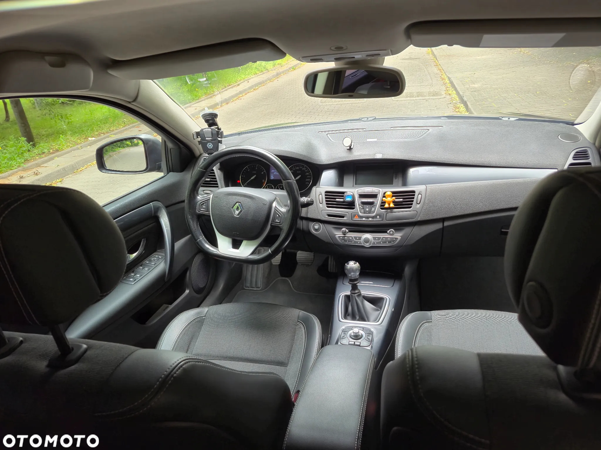 Renault Laguna dCi 150 FAP GT - 23