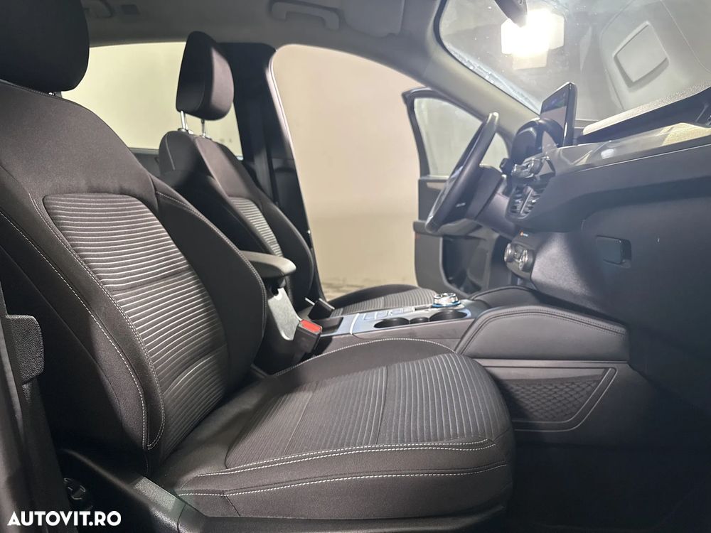 Ford Kuga - 12