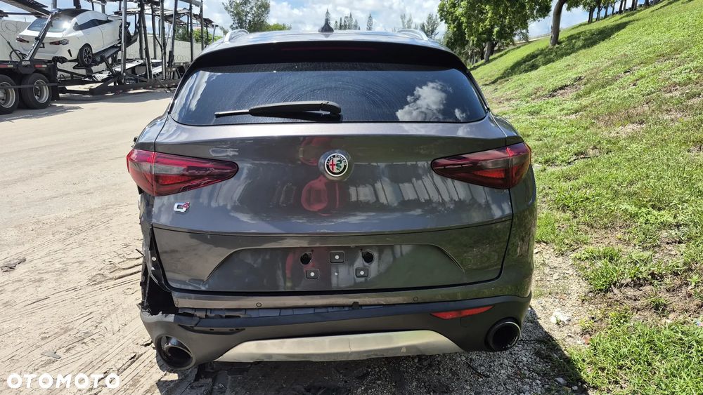 Alfa Romeo Stelvio 2.0 Turbo 16V AT8-Q4 Sprint - 23
