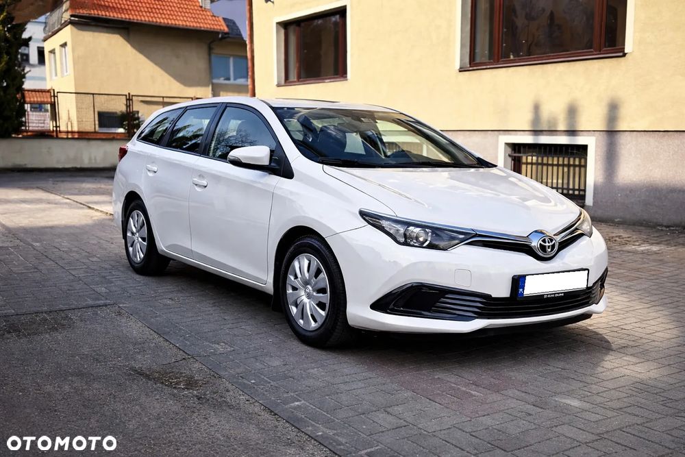 Toyota Auris 1.4 D-4D Premium - 1