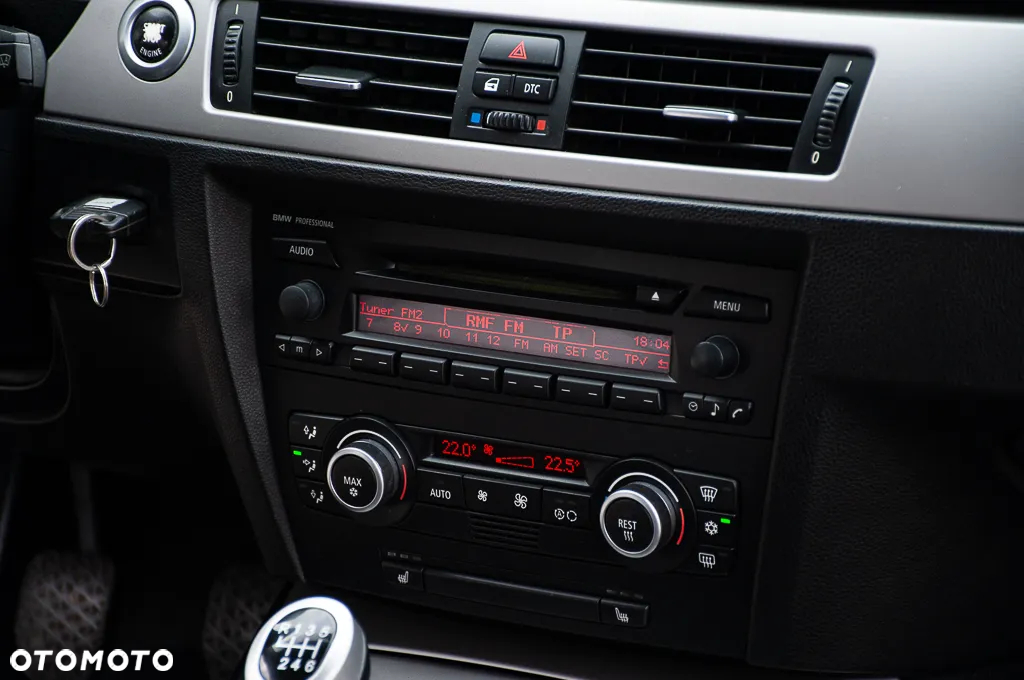 BMW Seria 3 318i Touring - 28