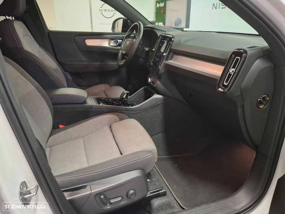 Volvo XC 40 2.0 B3 Plus Dark - 28