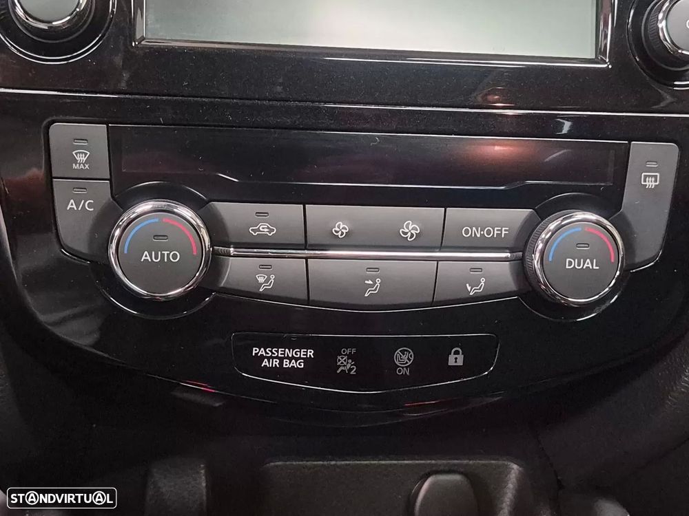 Nissan Qashqai 1.3 DIG-T N-Connecta LED+SKY - 29