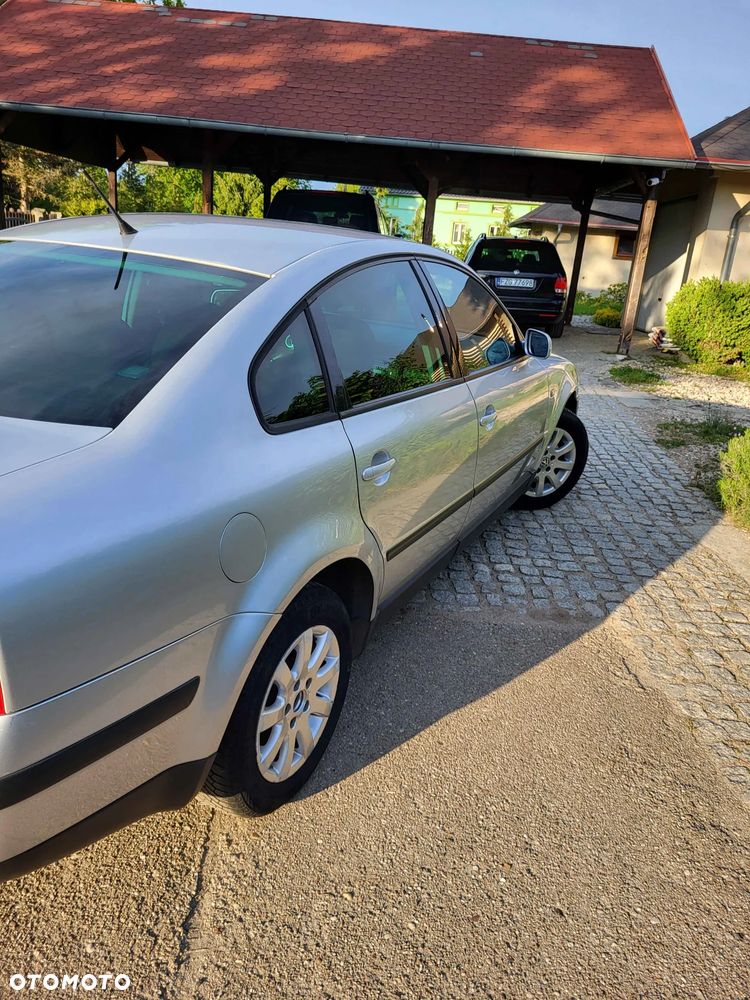 Volkswagen Passat 1.9 TDI Basis - 3