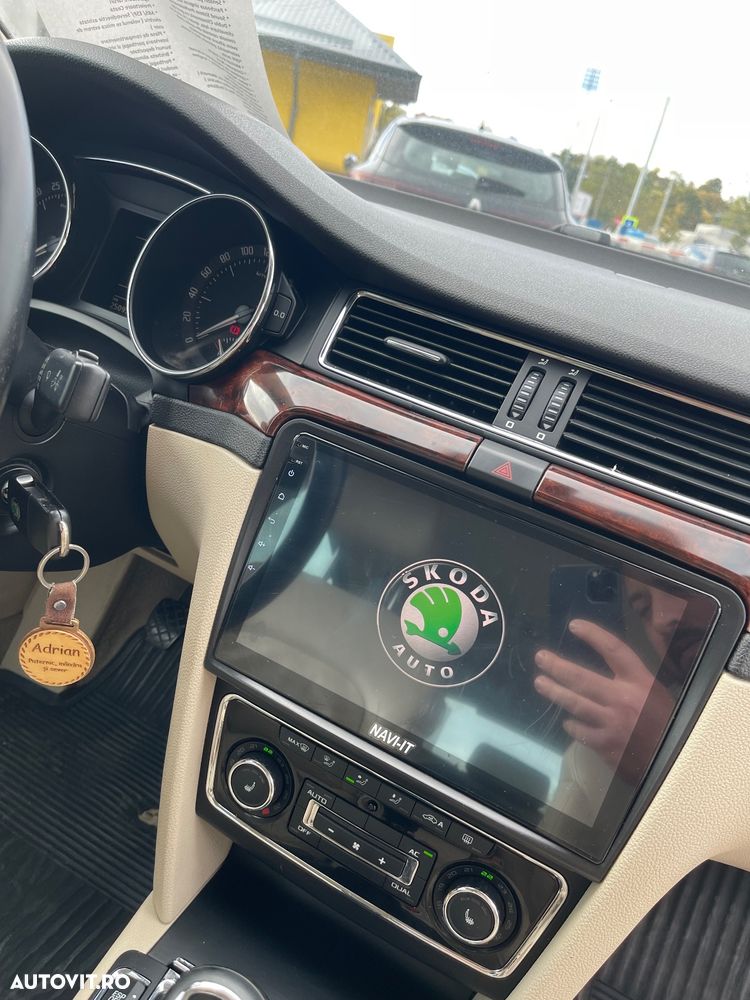 Skoda Superb 2.0 TDI 4X4 Elegance - 14