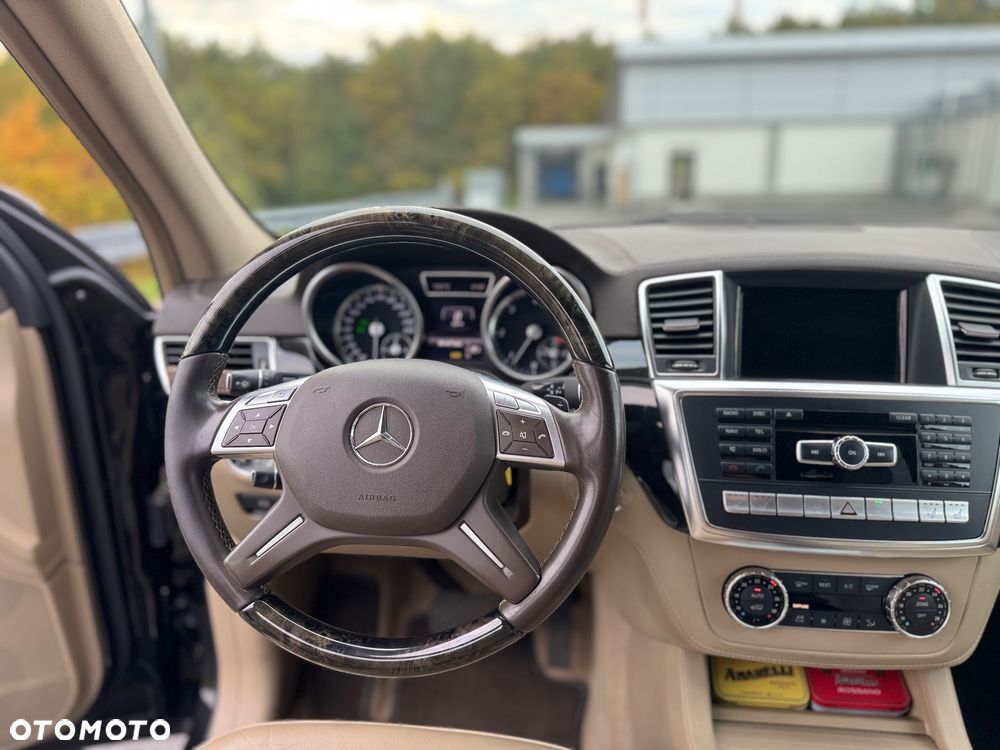 Mercedes-Benz ML - 11