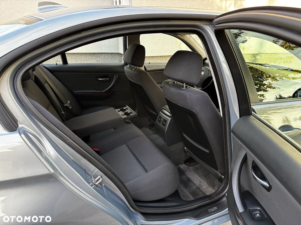 BMW Seria 3 320i - 15