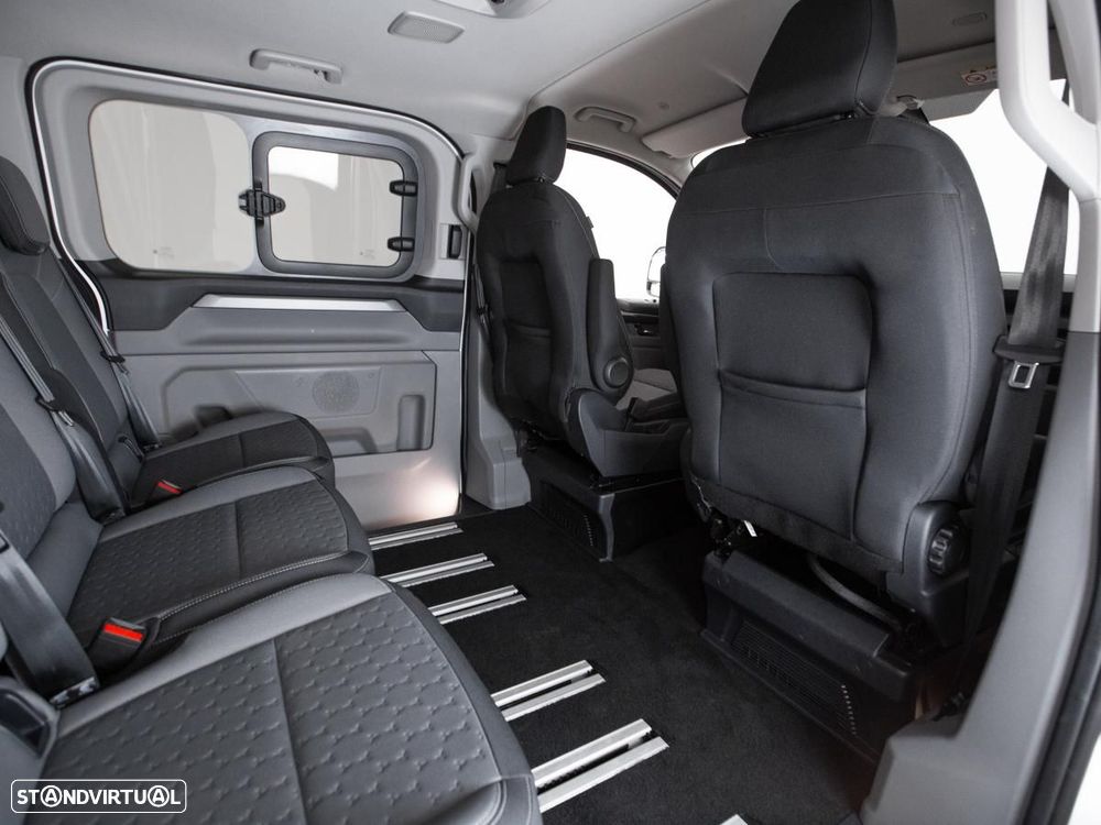 Ford Tourneo Custom — fotografia 10