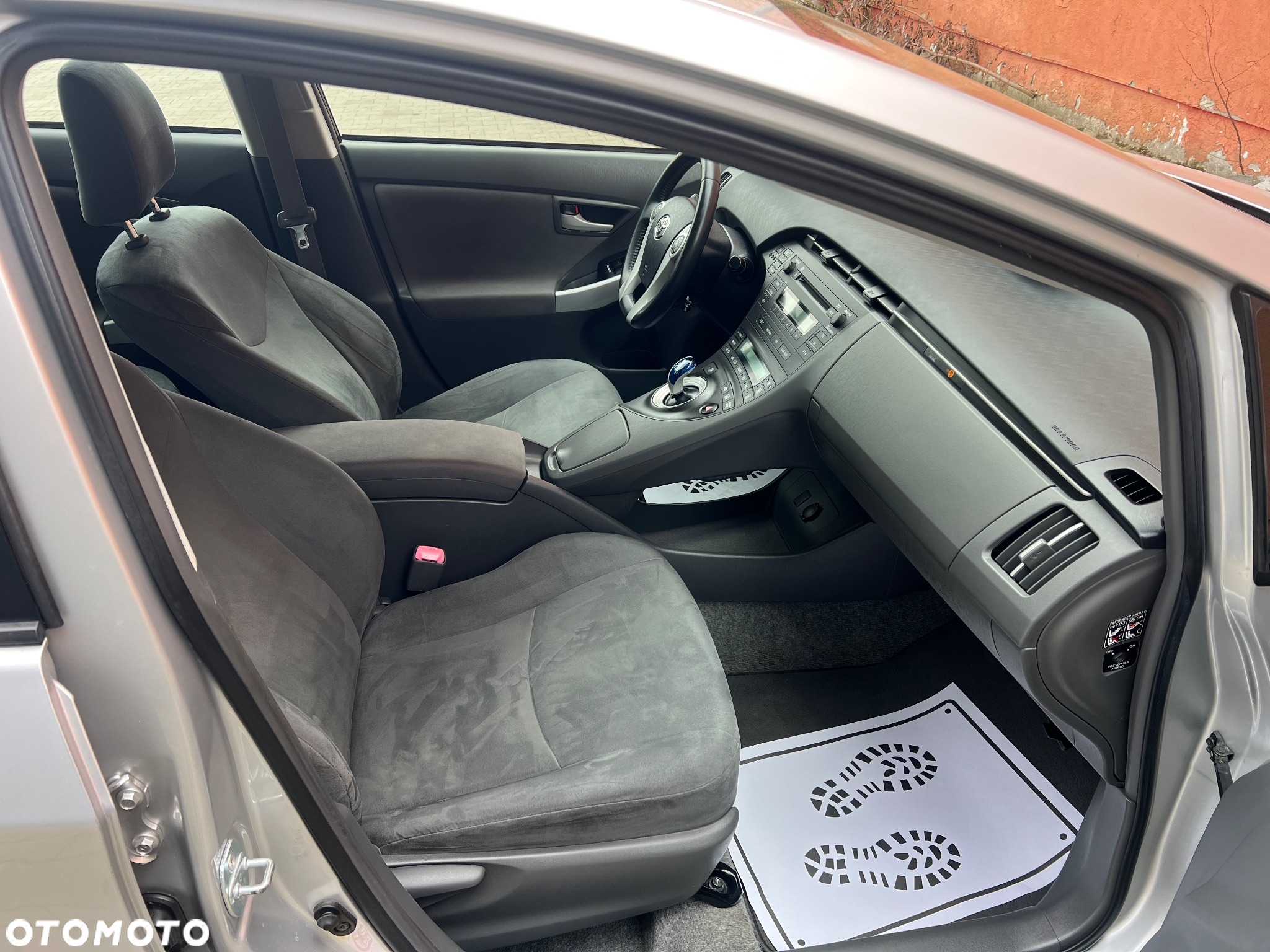 Toyota Prius 1.8 HSD Premium - 8