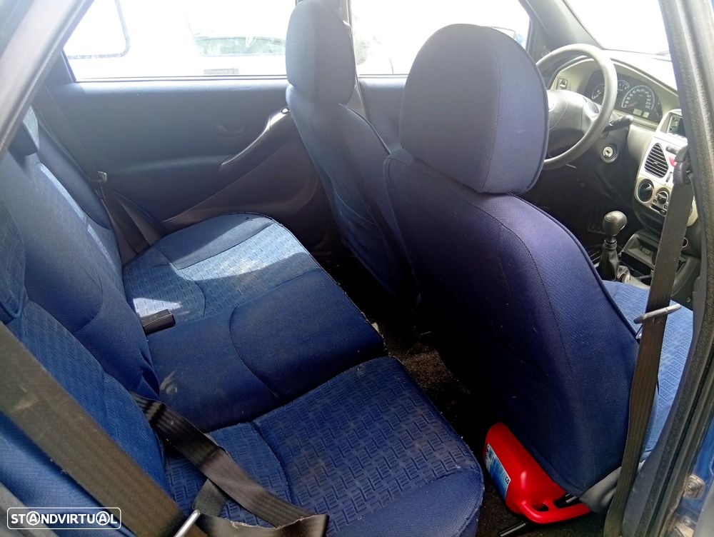 Fiat Palio Weekend 16V - 6