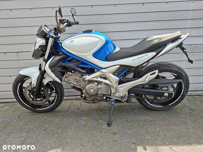 Suzuki Gladius - 9