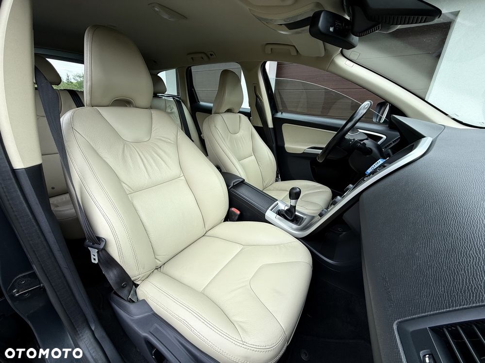 Volvo XC 60 DRIVe Momentum - 27