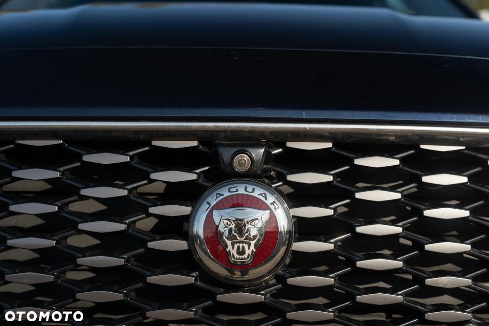 Jaguar E-Pace D200 AWD R-Dynamic SE - 8