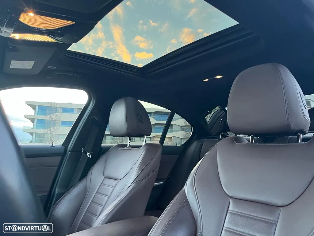 BMW 330 e Pack 50 anos M Auto - 4