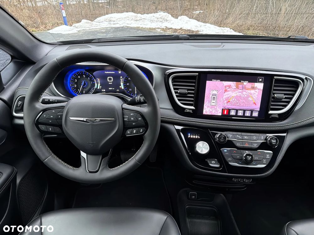 Chrysler Pacifica - 17