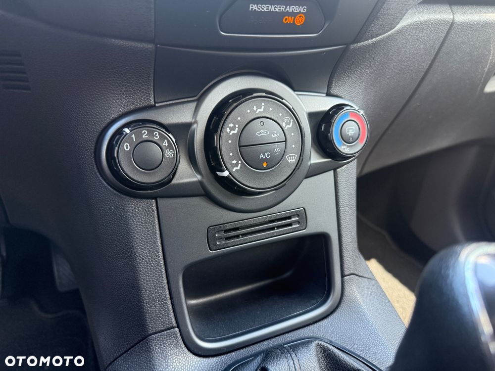 Ford Fiesta - 23