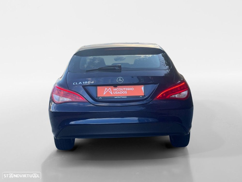 Mercedes-Benz CLA 180 d Shooting Brake AMG Line - 4