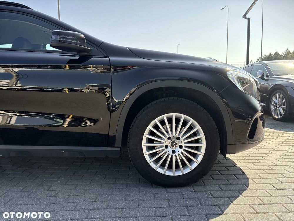 Mercedes-Benz GLA 180 7G-DCT - 30