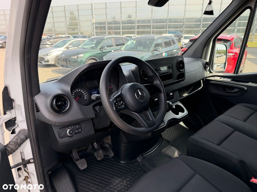 Mercedes-Benz Sprinter - 20