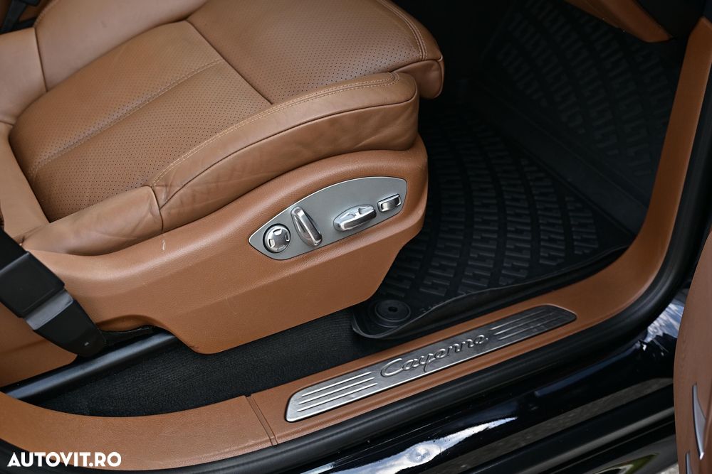 Porsche Cayenne 3.0 L - 21