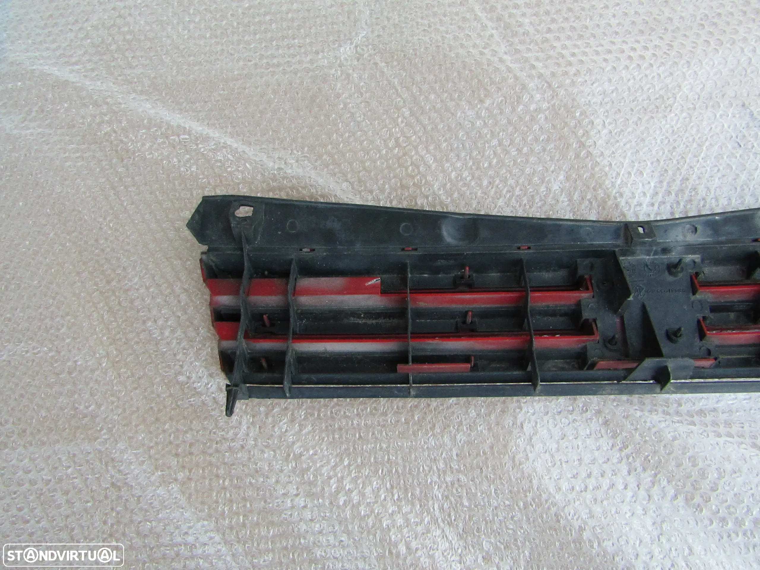 Grelha central Peugeot 205 original usada - 5