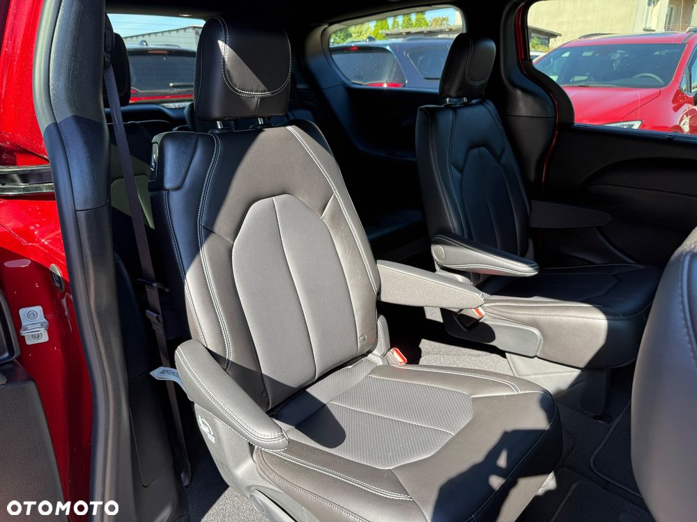 Chrysler Pacifica - 33