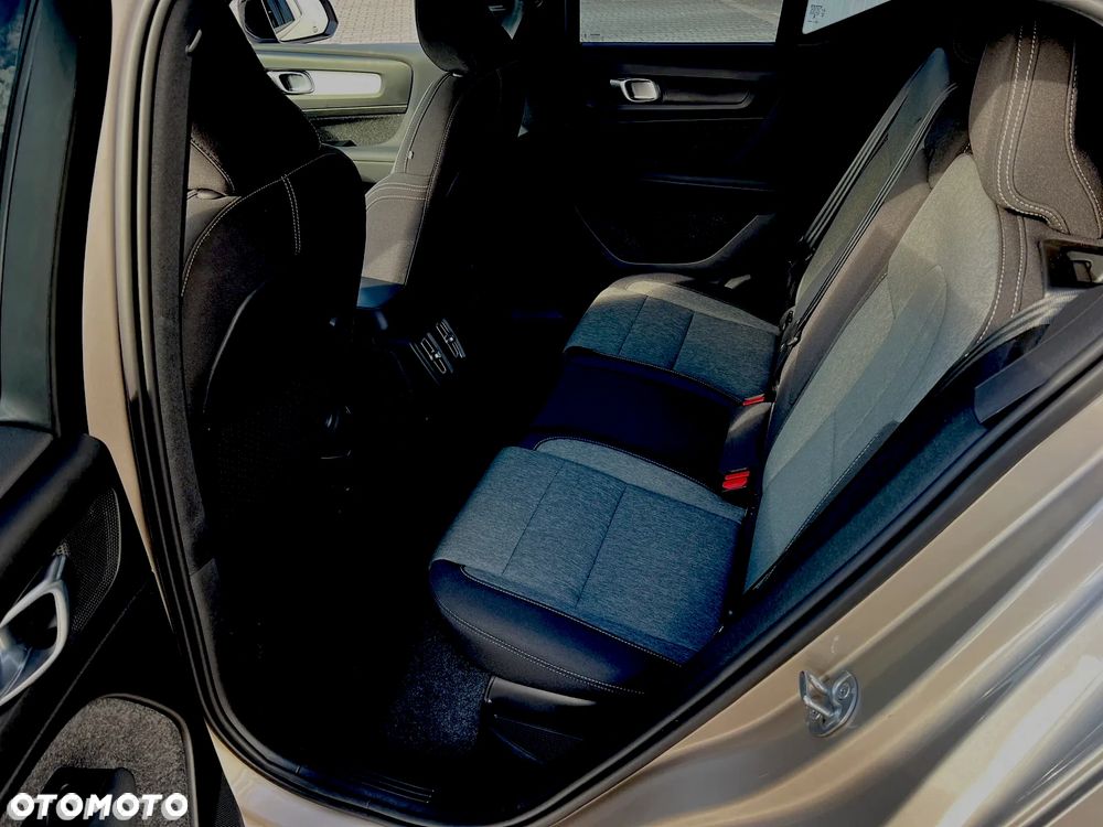 Volvo XC 40 B4 AWD Plus Dark - 20