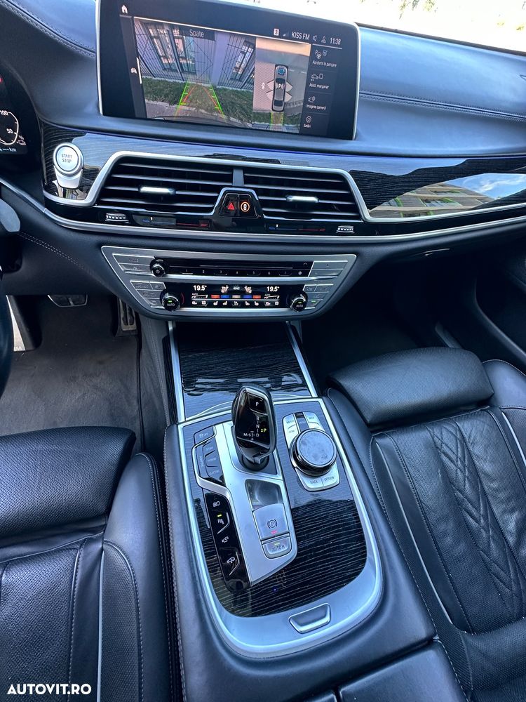 BMW Seria 7 745e - 31