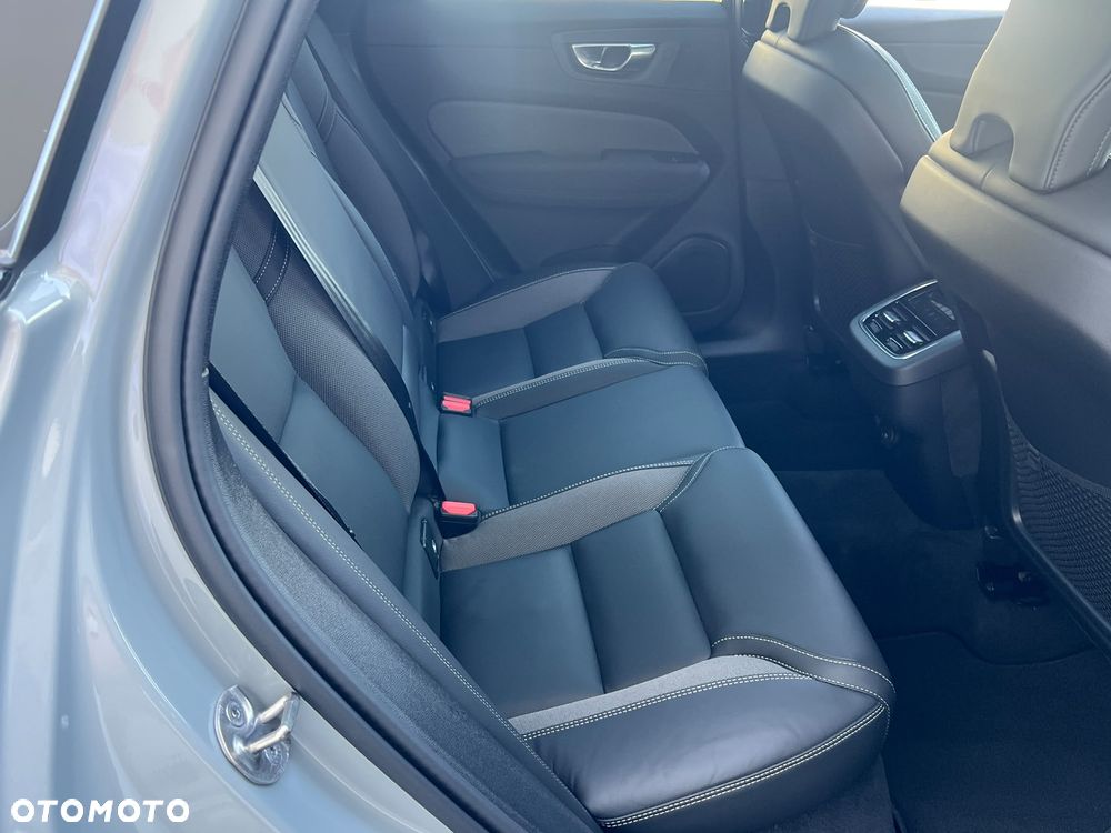 Volvo XC 60 B5 B AWD Ultimate Black Edition - 21