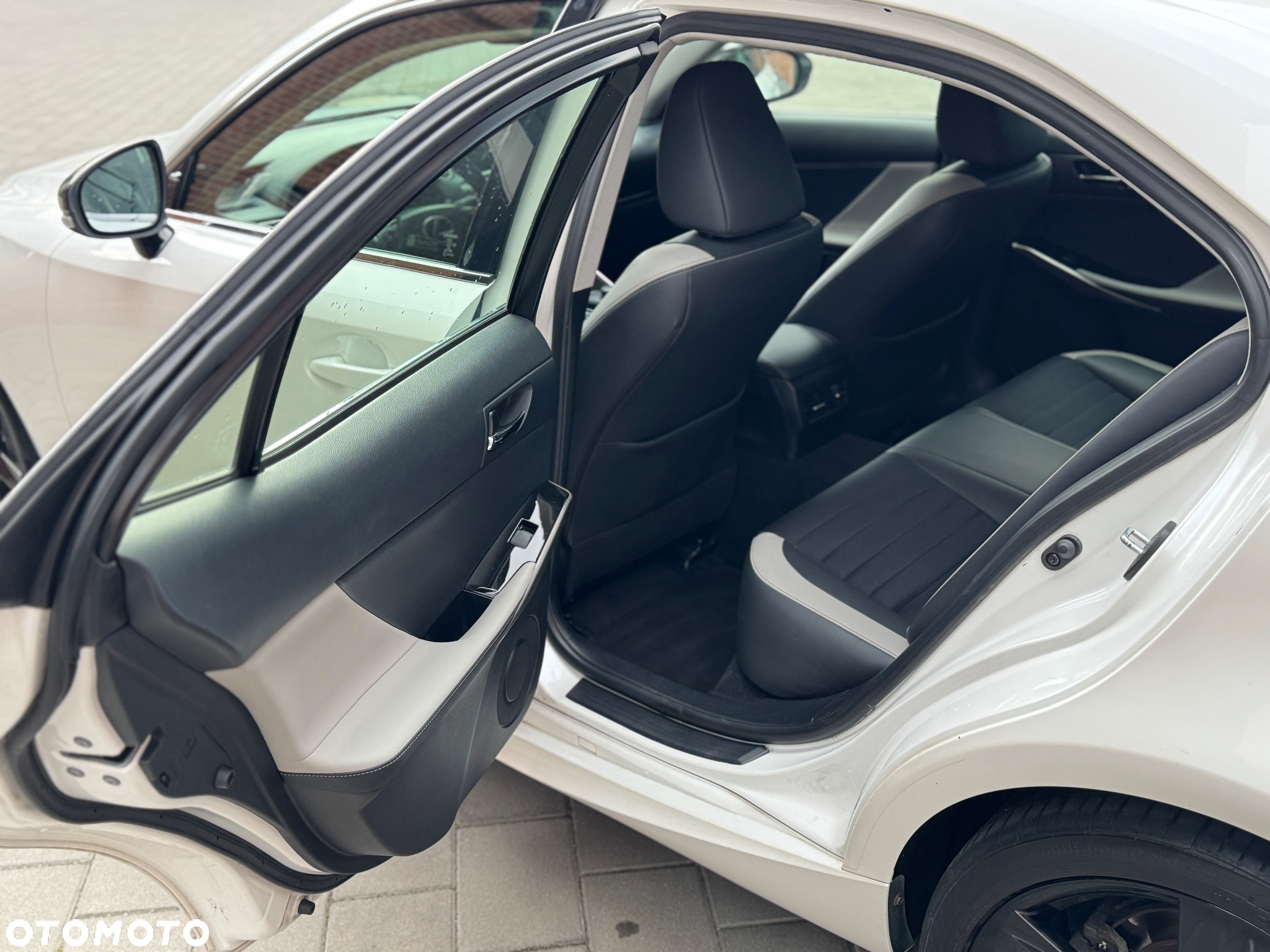 Lexus IS 200t / 300 Elegance - 19