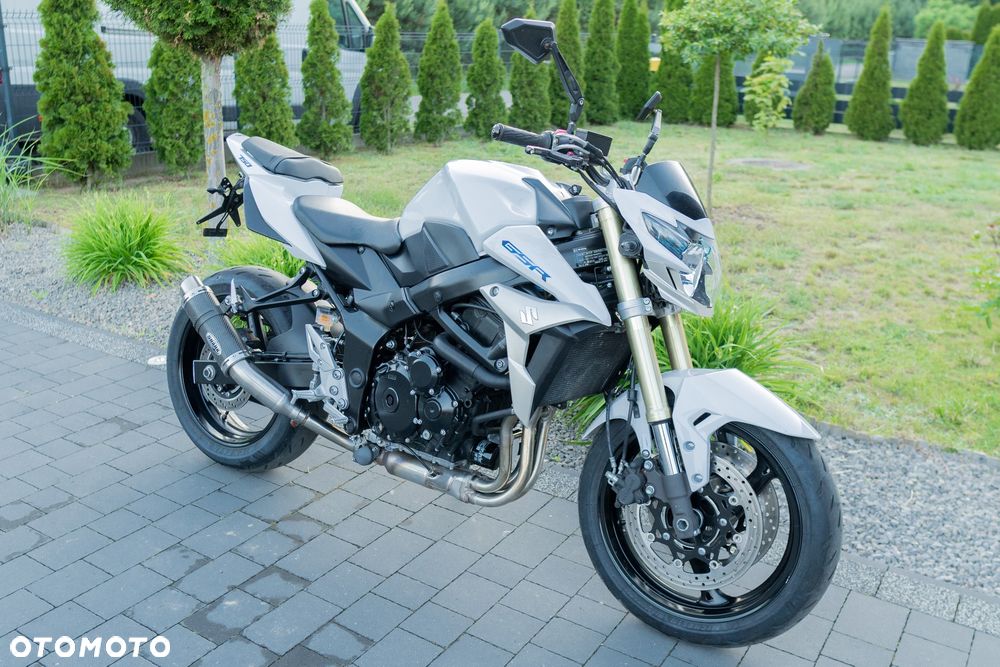 Suzuki GSR - 1
