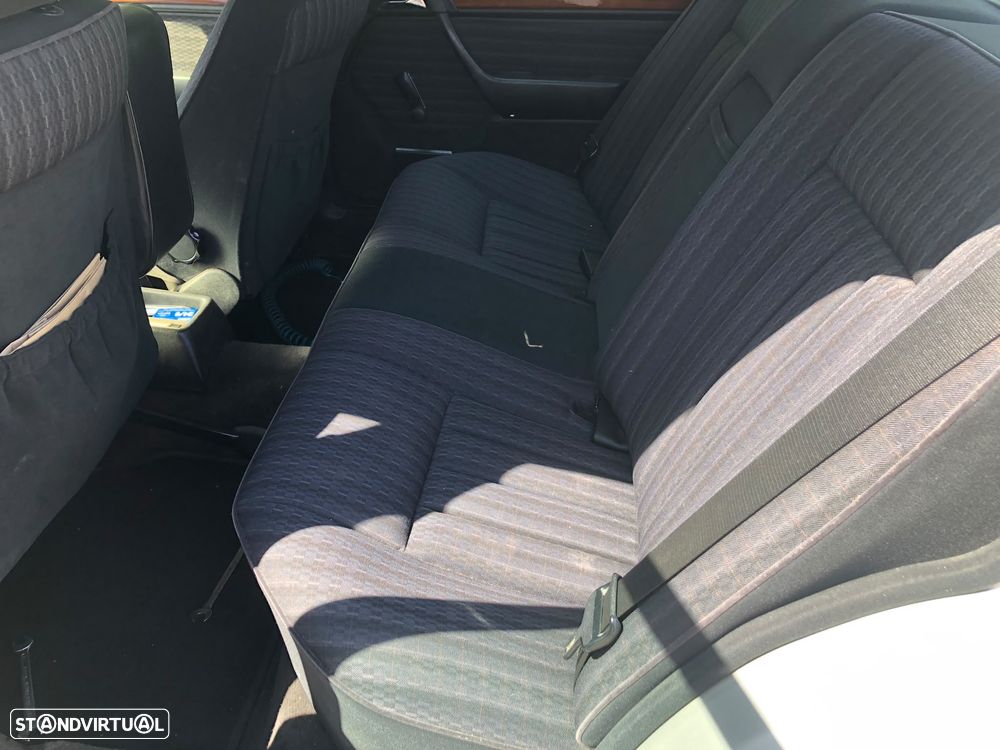 Mercedes-Benz E 200 D - 13