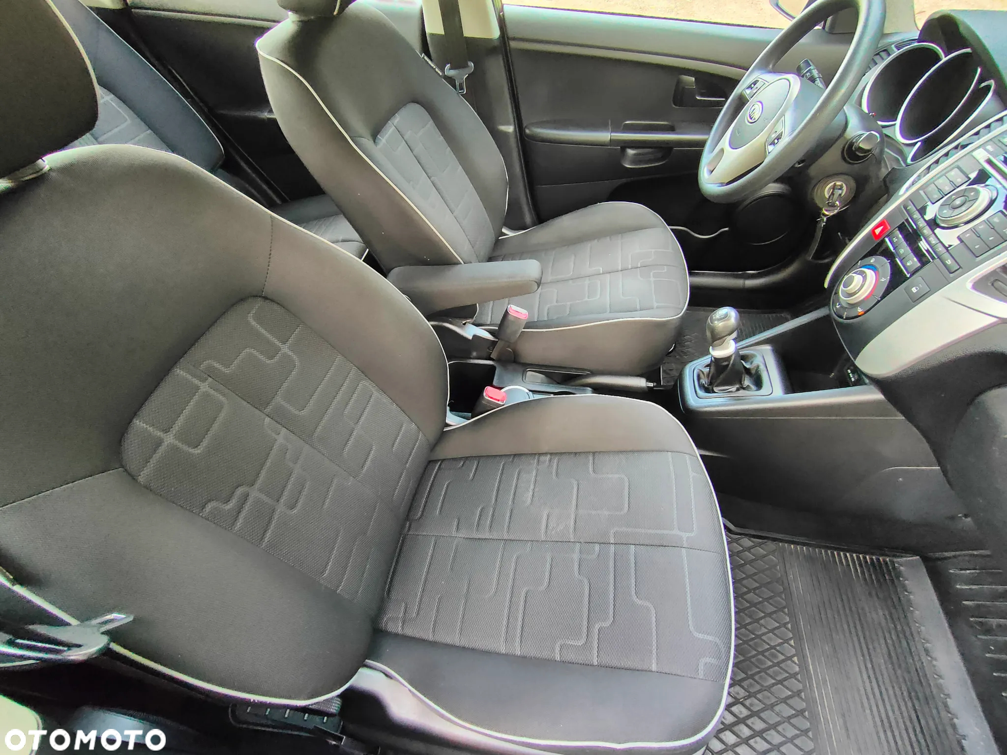 Kia Venga 1.6 M - 14