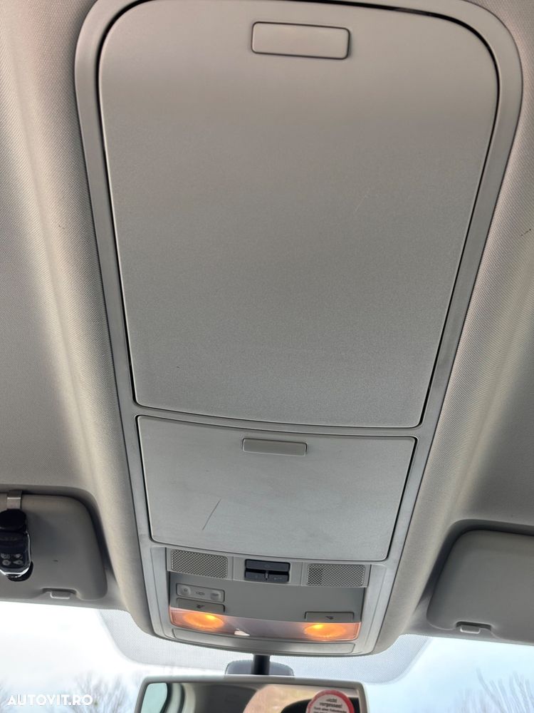 Volkswagen Touran 2.0 TDI DSG Comfortline - 10