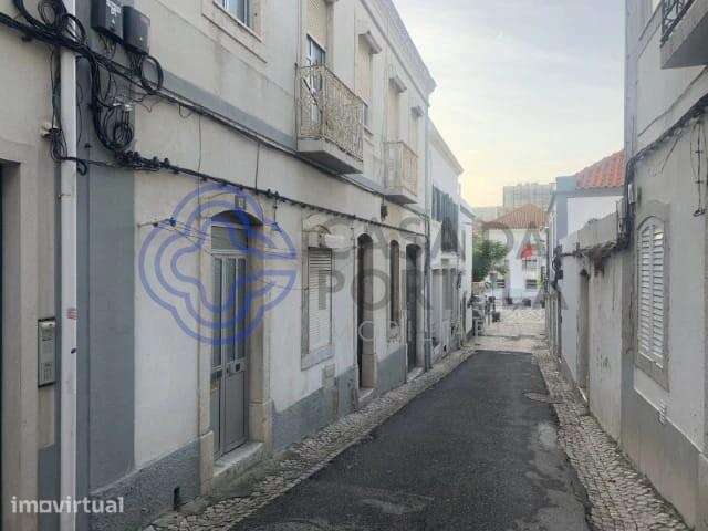 Prédio para Investimento no Centro de Sesimbra a 4 Minutos da Praia - Grande imagem: 2/29