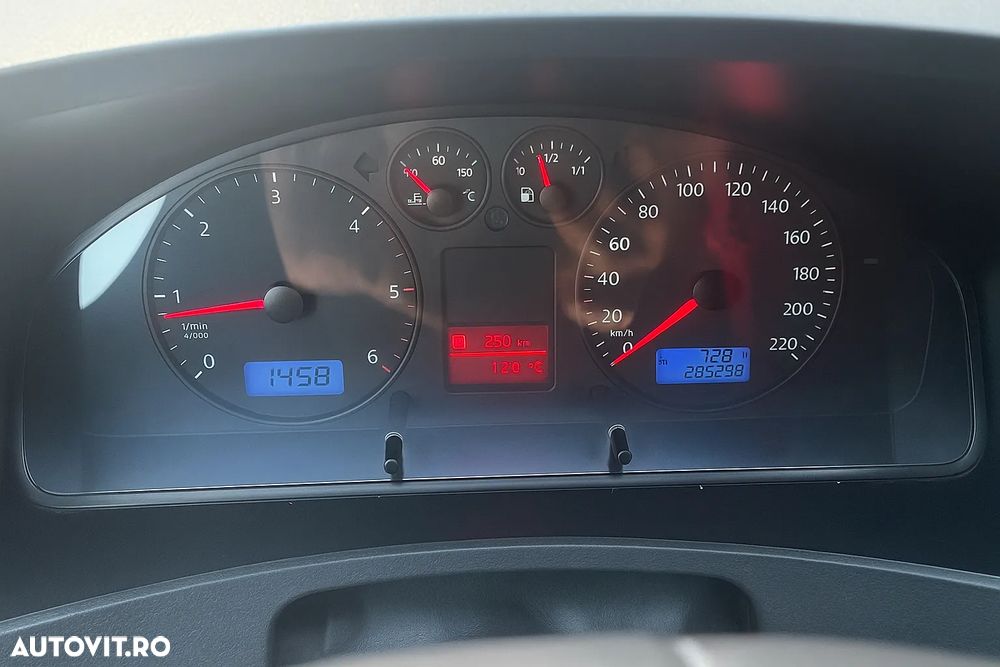 Volkswagen Transporter - 7