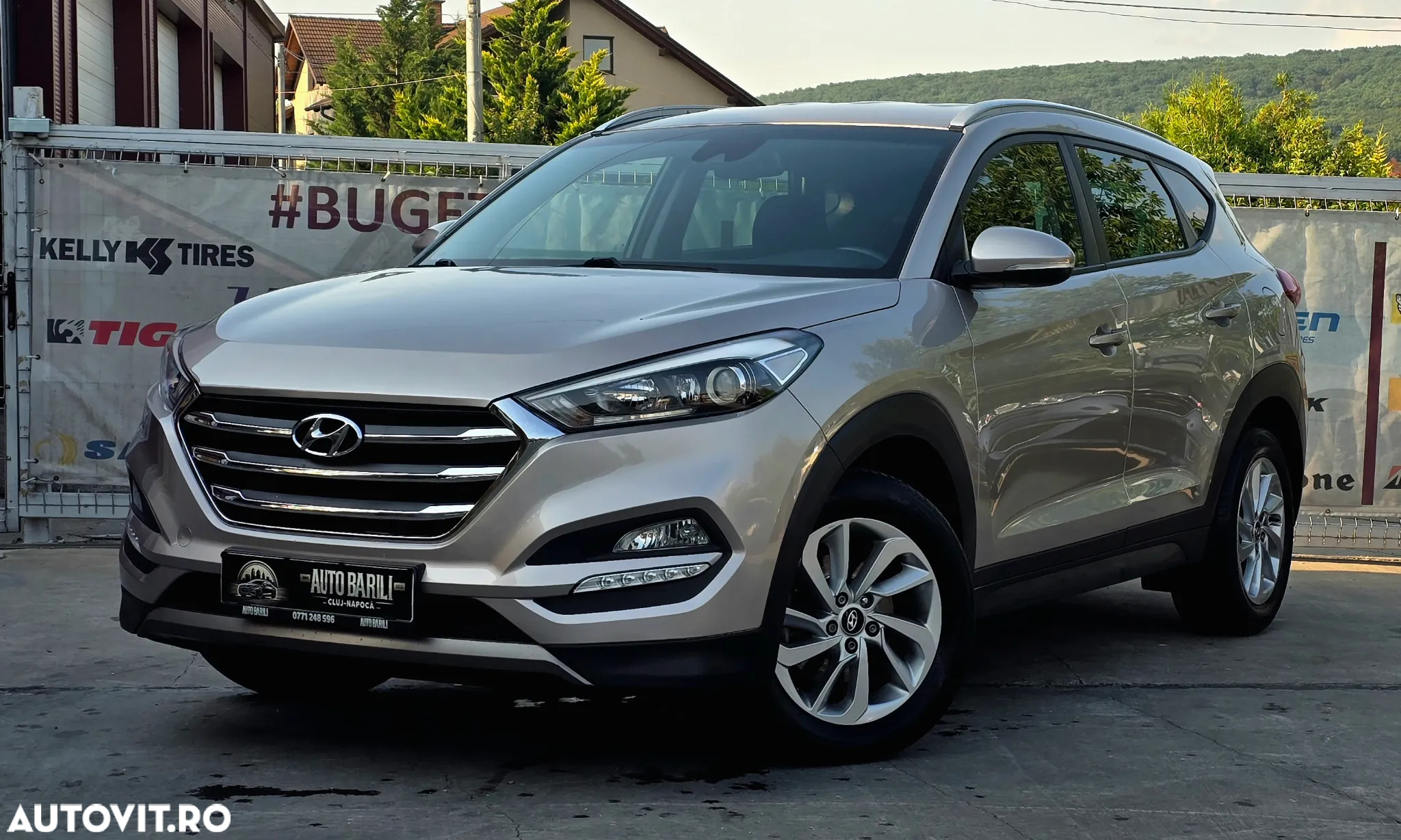 Hyundai Tucson 2.0 CRDI 4WD Automatik Advantage - 12