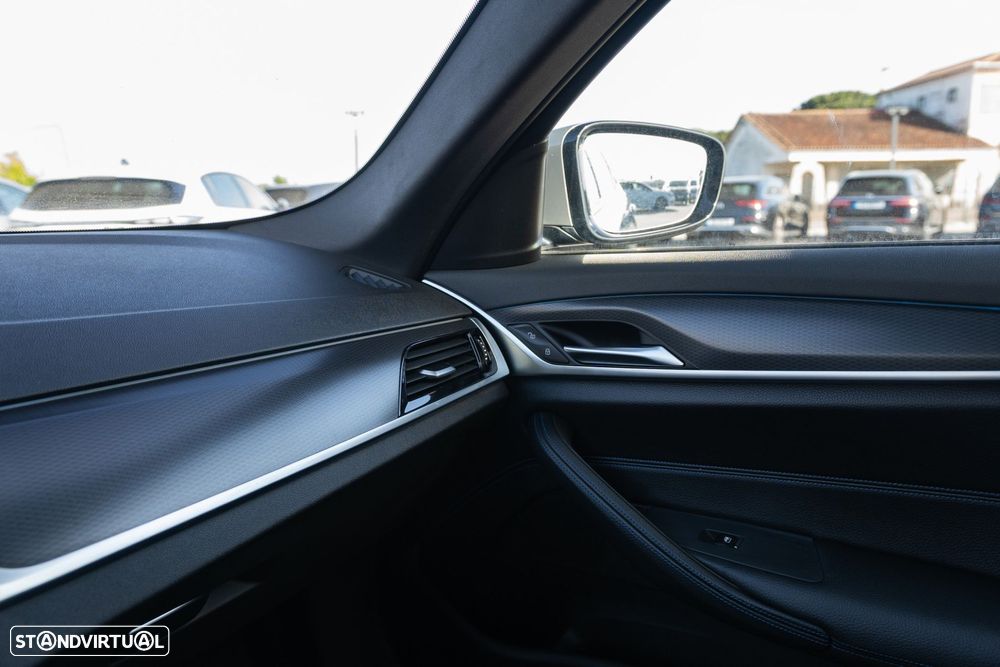 BMW 520 e Pack M - 21