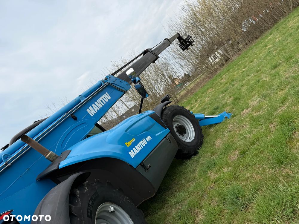 Manitou MT1840. Ładowarka Teleskopowa 18 metrów wysuw! UDŹWIG 4 TONY! Przebieg 2600 mtg. jak Nowa z SALONU. 2016 rok. z Norwegii z Gospodarstwa rolnego! Silnik PERKINS Turbo 110 km. Aktualne Serwisy w Dekra. Nowy Model sterowane wszystko z 1 dżojstika. Ani deka luzów czy wycieku. OKAZJA! Jazda REWERS + 4 biegi. Skręt 3 tryby. Wyjście Hydrauliczne pod przyczepę i oświetlenie, Poziomowanie ośi stabilizatory! Wyjścia Hydrauliczne na maszt! Okazja - 5