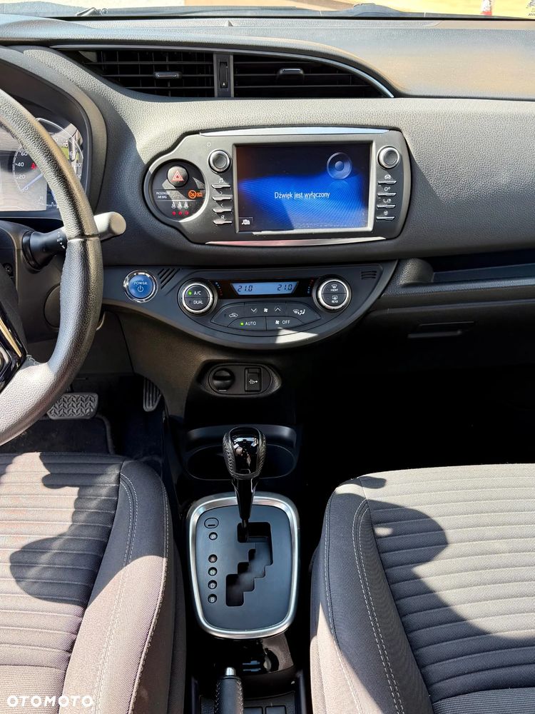 Toyota Yaris Hybrid 100 Selection Passion - 24