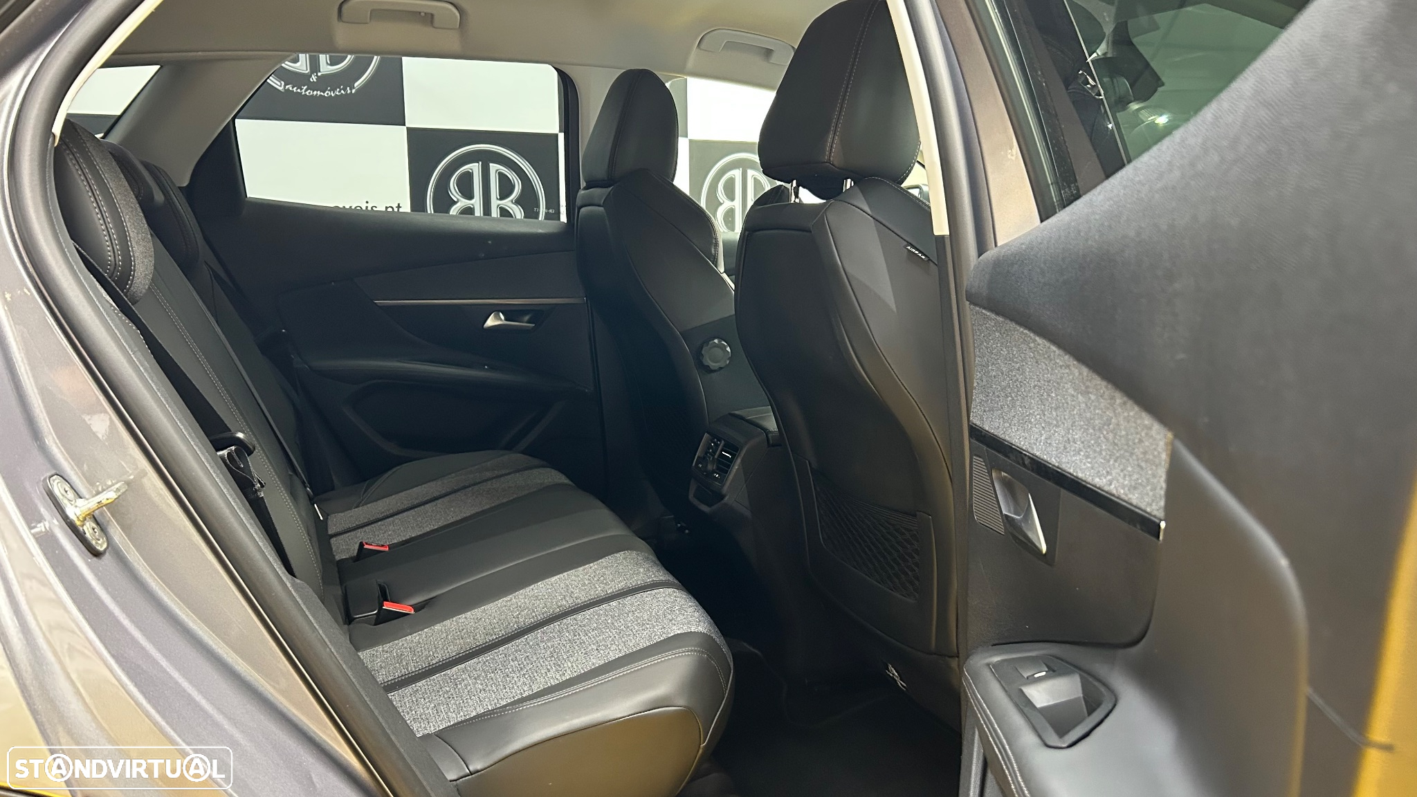 Peugeot 3008 PureTech 130 Stop & Start EAT6 Allure - 26