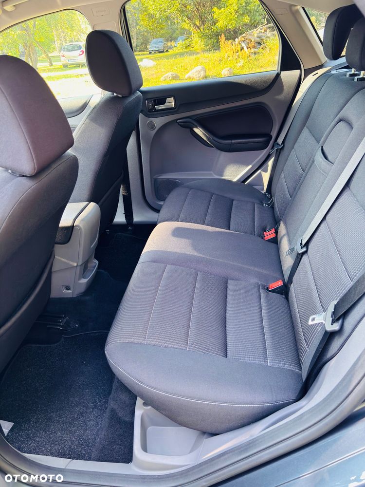 Ford Focus 2.0 16V Titanium - 12