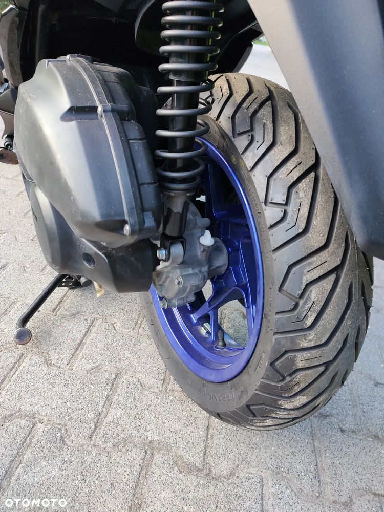 Yamaha X-max - 12