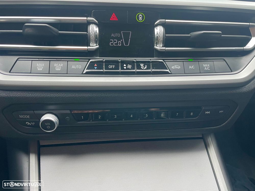 BMW 318 d Line Sport - 15