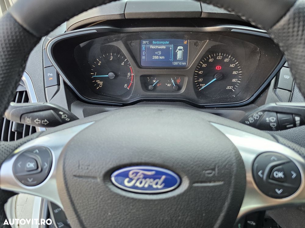 Ford Tourneo Custom - 23
