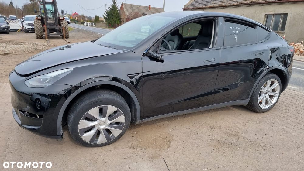 Tesla Model Y RWD - 16