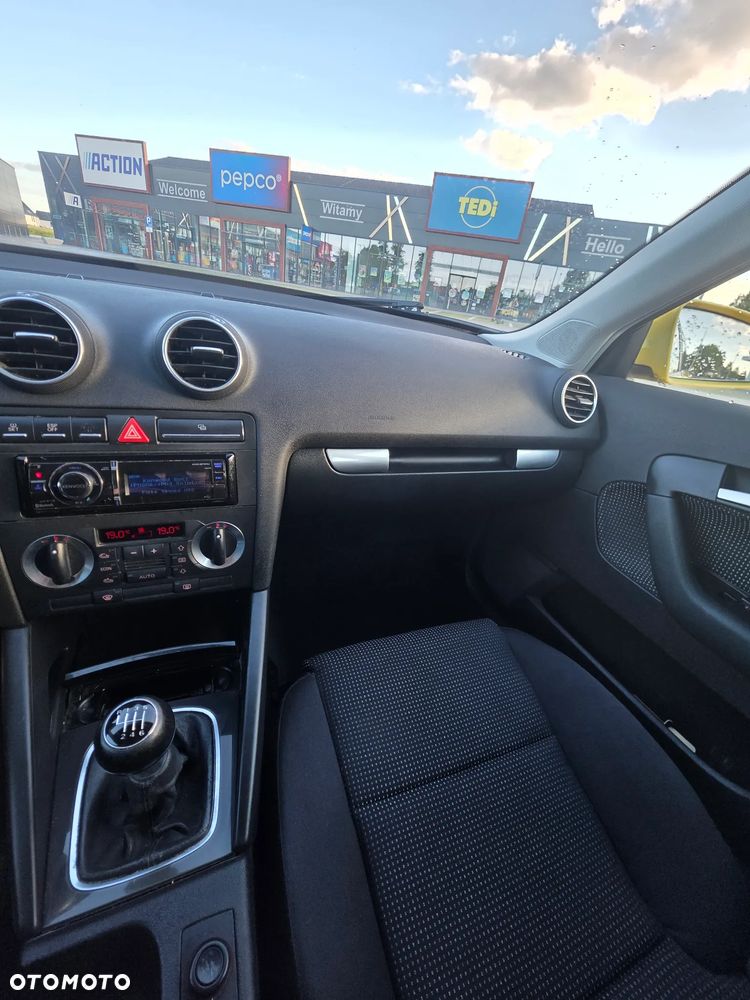 Audi A3 Sportback 1.6 FSI Ambiente - 19
